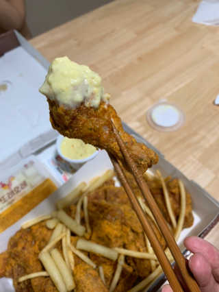 목우촌 또래오래 또래오래  콘듀치킨 — 3점을 준 리뷰어가 2019년 4월 올린 사용 사진