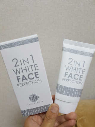 피움 스킨바리스타 2in1 화이트 페이스 퍼펙션 50ml — 4점을 준 리뷰어가 2018년 10월 올린 사용 사진