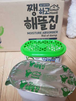 [로하스 인증 제습제] 쨍하고 해뜰집 옷장용 프리미엄 — 4점을 준 리뷰어가 2019년 9월 올린 사용 사진