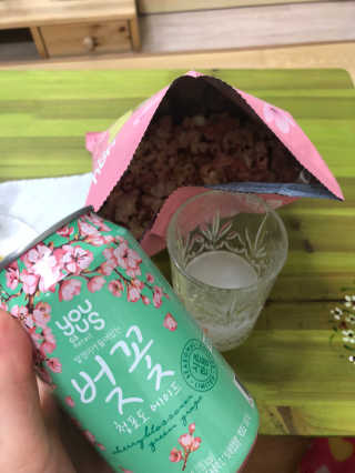 GS25 벚꽃 팝콘 + 벚꽃스파클링 + 벚꽃 청포도 에이드 — 5점을 준 리뷰어가 2018년 3월 올린 사용 사진