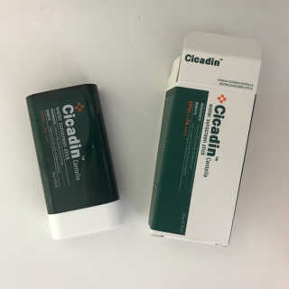 [미샤] 시카딘 센텔라 물스틱 선 SPF 50+ PA++++ — 5점을 준 리뷰어가 2019년 4월 올린 사용 사진