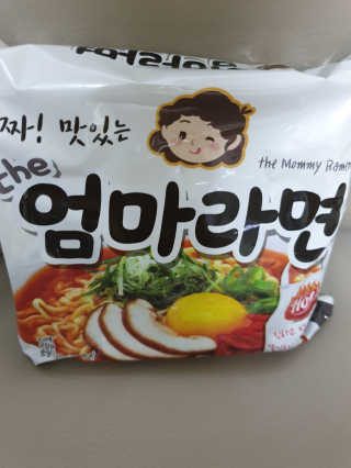 라면 그대로가 제일 맛있는 더엄마라면 — 4.5점을 준 리뷰어가 2019년 6월 올린 사용 사진