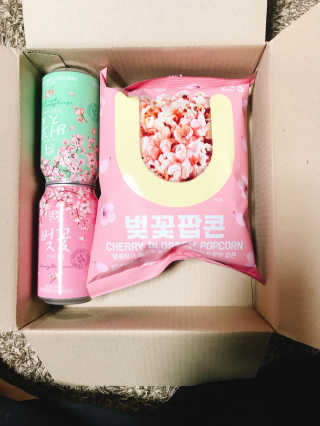 GS25 벚꽃 팝콘 + 벚꽃스파클링 + 벚꽃 청포도 에이드 — 4.67점을 준 리뷰어가 2018년 3월 올린 사용 사진