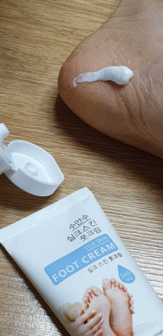 (주)에네스티 에네스티 수안수 실크스킨 풋크림 1+1 — 5점을 준 리뷰어가 2019년 10월 올린 사용 사진