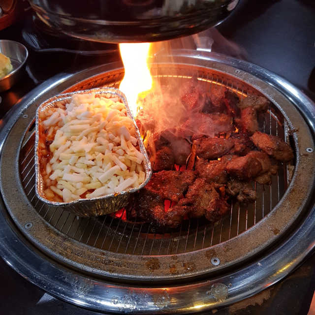 [두툼갈비] 두툼갈비 2인분 + 매콤치즈버섯 set 리뷰 사진