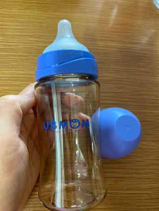 유비맘 PPSU 젖병 노꼭지_260ml_컬러 랜덤 발송 — 5점을 준 리뷰어가 2020년 2월 올린 사용 사진