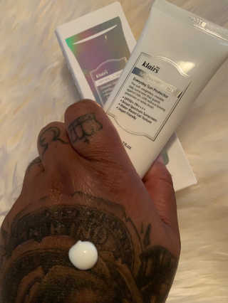 소프트 에어리 UV 에센스 SPF 50 PA ++++ — 5점을 준 리뷰어가 2019년 4월 올린 사용 사진