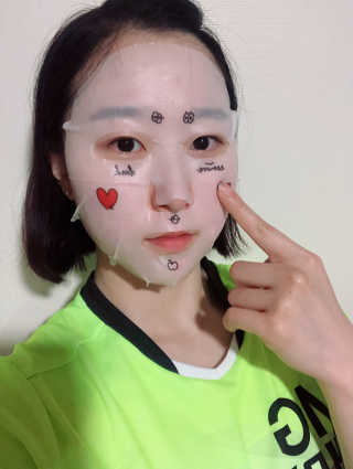 누메로 5 바이탈 포인트업 마스크팩 — 4.33점을 준 리뷰어가 2018년 5월 올린 사용 사진