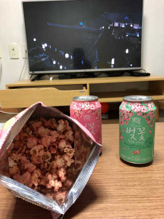 GS25 벚꽃 팝콘 + 벚꽃스파클링 + 벚꽃 청포도 에이드 — 4.5점을 준 리뷰어가 2018년 3월 올린 사용 사진