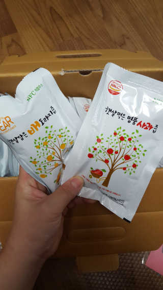 착즙하는 남자 햇살담은 명품 사과즙10포 배도라지즙 10포 — 5점을 준 리뷰어가 2018년 9월 올린 사용 사진