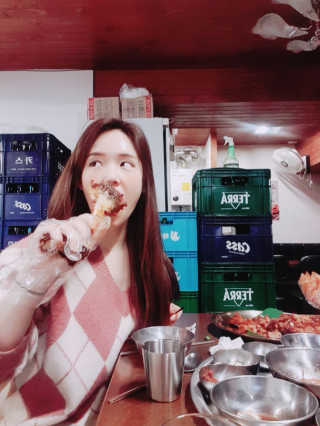 [동네맛집족발] 4개 족발 중 택1 — 5점을 준 리뷰어가 2020년 2월 올린 사용 사진