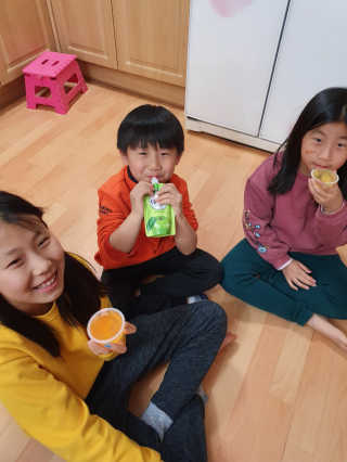 데르뜨 떠먹는 과일 3종, 짜먹는 과일 2종 총 10개 체험 — 5점을 준 리뷰어가 2020년 3월 올린 사용 사진