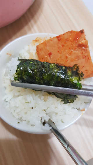광천우리맛김 한봉지 2~3인분, 아삭하고 향긋한 우리파래식탁김28매 — 5점을 준 리뷰어가 2018년 4월 올린 사용 사진