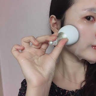[더마퀸]쿨링스틱 페이스앤아이 — 5점을 준 리뷰어가 2019년 5월 올린 사용 사진
