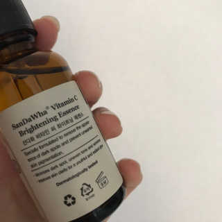 [스킨큐어] 산다화 비타민C 화이트닝 에센스 30ml — 4점을 준 리뷰어가 2019년 7월 올린 사용 사진
