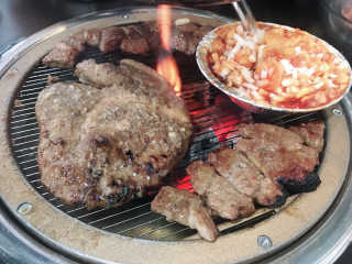 [두툼갈비] 두툼갈비 2인분 + 매콤치즈버섯 set — 3.67점을 준 리뷰어가 2018년 9월 올린 사용 사진