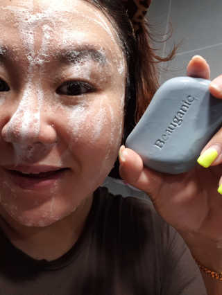 뷰가닉 브라이트닝 and 딥 클렌징 페이셜 바 — 4.5점을 준 리뷰어가 2019년 7월 올린 사용 사진