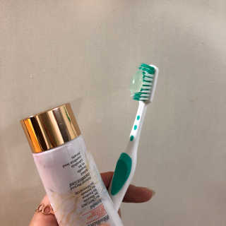 큐어스크립트 닥터폴스 치약 라임만다린향 — 2.5점을 준 리뷰어가 2018년 5월 올린 사용 사진