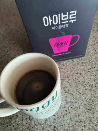 한국맥널티 아이브루 헤이즐넛향 100T — 5점을 준 리뷰어가 2019년 11월 올린 사용 사진