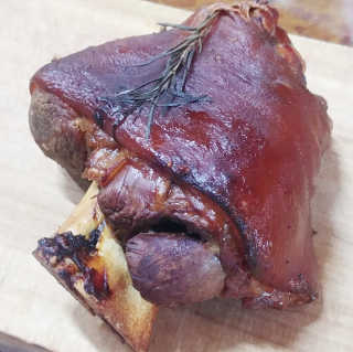 행복먹거리공작소 맥족. 맥주에 빠진 족발 550g + 마늘소스 70g — 5점을 준 리뷰어가 2020년 2월 올린 사용 사진