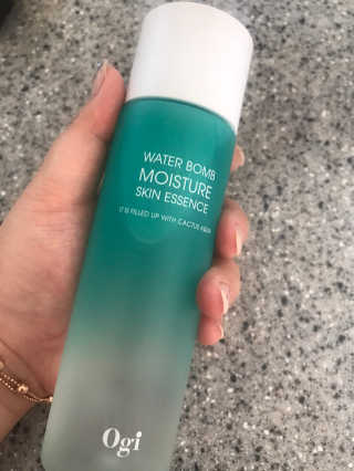 오지아이 워터 밤 모이스처 스킨 에센스 180ml — 5점을 준 리뷰어가 2019년 12월 올린 사용 사진