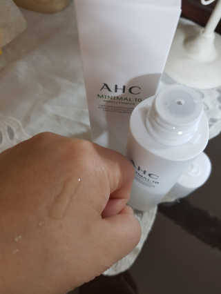 AHC 에이 에이치 씨 미니멀 10 워터리 에센스 — 3.83점을 준 리뷰어가 2018년 11월 올린 사용 사진