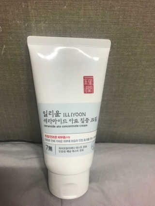 일리윤 세라마이드 아토 집중 크림 — 4.33점을 준 리뷰어가 2017년 10월 올린 사용 사진