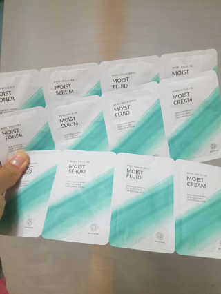 뷰디아니 지친 내 피부를 위한 첫 수분 모이스트 01 토너 — 4.5점을 준 리뷰어가 2018년 5월 올린 사용 사진