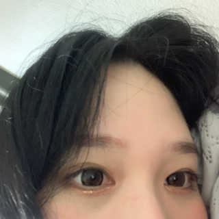 [블랙루즈] 펄블리 아이 글리터 4종 중 택 1 — 5점을 준 리뷰어가 2019년 8월 올린 사용 사진
