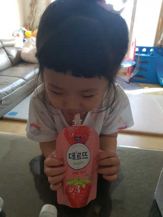데르뜨 떠먹는 과일 3종, 짜먹는 과일 2종 총 10개 체험 — 5점을 준 리뷰어가 2020년 3월 올린 사용 사진