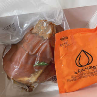 행복먹거리공작소 맥족. 맥주에 빠진 족발 550g + 마늘소스 70g — 4.5점을 준 리뷰어가 2020년 1월 올린 사용 사진