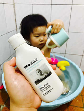 엘루스벤 에코스토어_베이비 바디워시_200ML — 4.17점을 준 리뷰어가 2017년 6월 올린 사용 사진