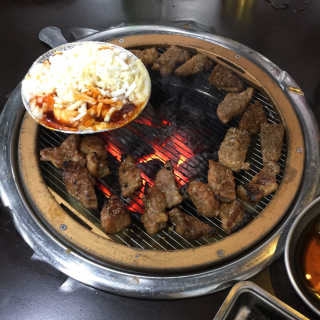 [두툼갈비] 두툼갈비 2인분 + 매콤치즈버섯 set — 4.83점을 준 리뷰어가 2018년 8월 올린 사용 사진