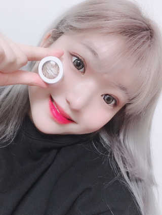 터치인솔 메탈리스트 스파클링 포일드 피그먼트 — 5점을 준 리뷰어가 2019년 1월 올린 사용 사진