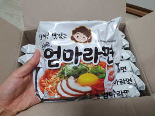 라면 그대로가 제일 맛있는 더엄마라면 — 5점을 준 리뷰어가 2019년 9월 올린 사용 사진
