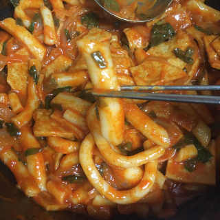 [홍코너떡볶이]옛날떡볶이 인기맛 4팩세트 — 5점을 준 리뷰어가 2019년 12월 올린 사용 사진
