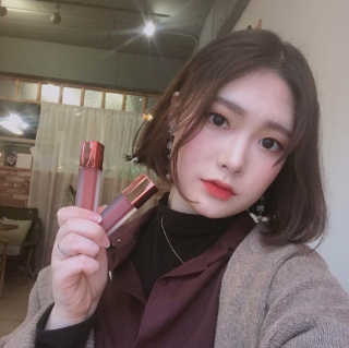 [블랙루즈] 에어 핏 벨벳 틴트3 택1+랜덤1 — 5점을 준 리뷰어가 2019년 2월 올린 사용 사진