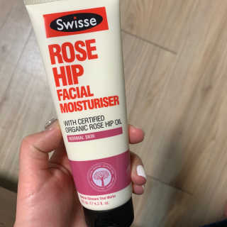 SWISSE 스위스 로즈힙 페이셜 모이스처라이저 로션 — 4점을 준 리뷰어가 2019년 12월 올린 사용 사진