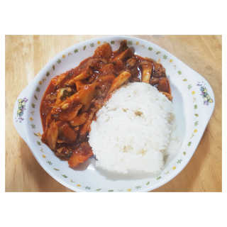 뜰아채유통 춘천닭갈비덮밥소스와 머쉬마루 버섯 — 4점을 준 리뷰어가 2018년 10월 올린 사용 사진
