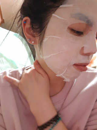메가더마톨로지 메가닥터브라이트닝 W10 10매 — 5점을 준 리뷰어가 2017년 12월 올린 사용 사진