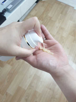 오바코 ovaco 오바코 툼9 젠틀포맨 올인원 에센스 — 4점을 준 리뷰어가 2019년 5월 올린 사용 사진