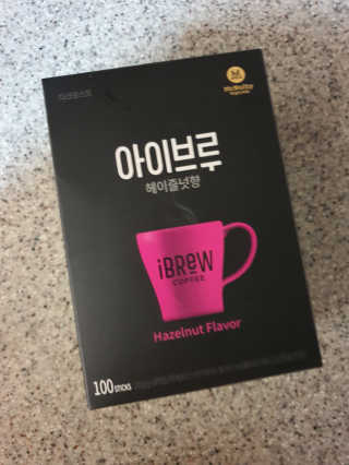 한국맥널티 아이브루 헤이즐넛향 100T — 5점을 준 리뷰어가 2019년 11월 올린 사용 사진