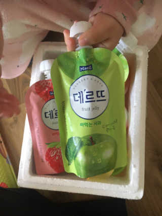 데르뜨 떠먹는 과일 3종, 짜먹는 과일 2종 총 10개 체험 — 5점을 준 리뷰어가 2020년 3월 올린 사용 사진
