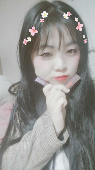 [블랙루즈] 에어 핏 벨벳 틴트 시즌2 中 택1+랜덤1 — 3.33점을 준 리뷰어가 2018년 10월 올린 사용 사진