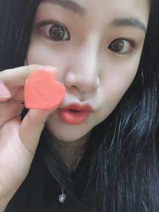 [블랙루즈] 컬러 락 하트 틴트 1+1 — 5점을 준 리뷰어가 2019년 8월 올린 사용 사진