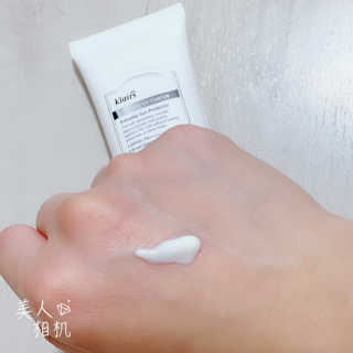 소프트 에어리 UV 에센스 SPF 50 PA ++++ — 4.5점을 준 리뷰어가 2019년 4월 올린 사용 사진