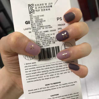 [바바코코]붙이는 젤네일스티커 Best item 7종 랜덤 — 4.5점을 준 리뷰어가 2019년 5월 올린 사용 사진