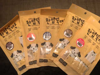 [펫토리아]짜먹는 한입뚝딱 강아지.고양이 마약간식 — 4.5점을 준 리뷰어가 2019년 8월 올린 사용 사진