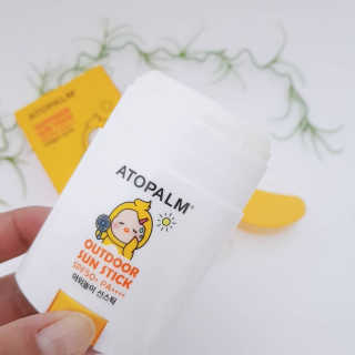 아토팜 야외놀이 선스틱 SPF50+ PA++++ — 5점을 준 리뷰어가 2020년 3월 올린 사용 사진