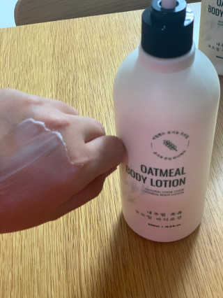 (주)에네스티 내추럴 촉촉  오트밀 바디로션 500ml — 5점을 준 리뷰어가 2019년 11월 올린 사용 사진